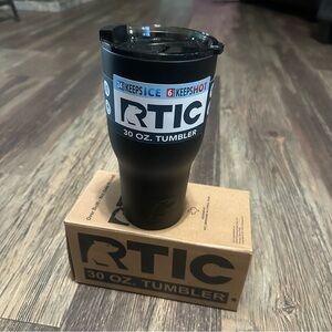 RTIC insulated black 30 oz tumbler cup mug NEW